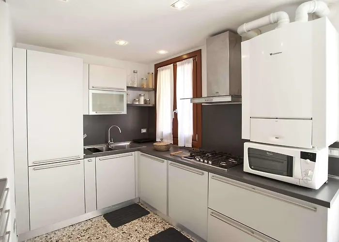 Ca Dell'ambasciatore شقة